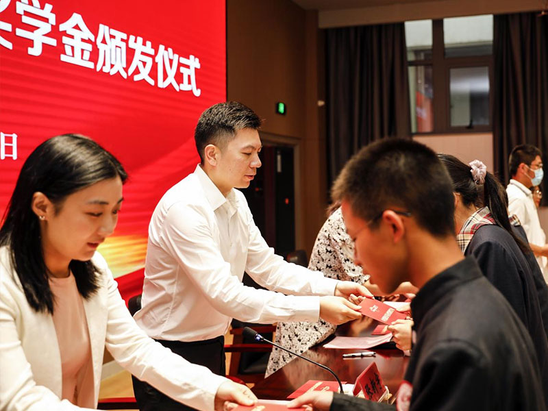 EMC易倍体育股份上市一周年丨阔步前进 筑梦新程